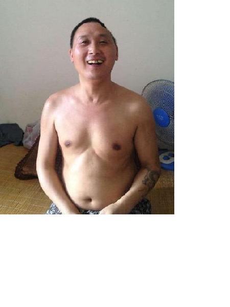 流浪人员陈彬照片，让爱回家