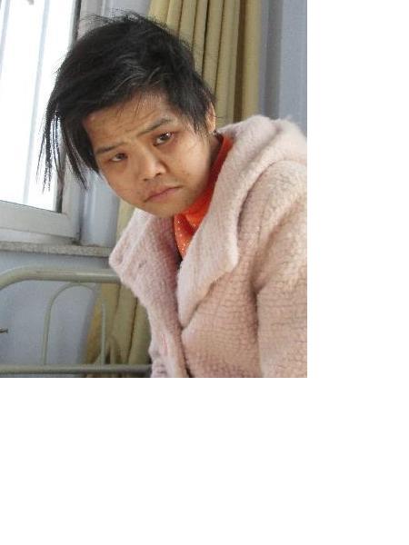 流浪人员流浪女照片，让爱回家