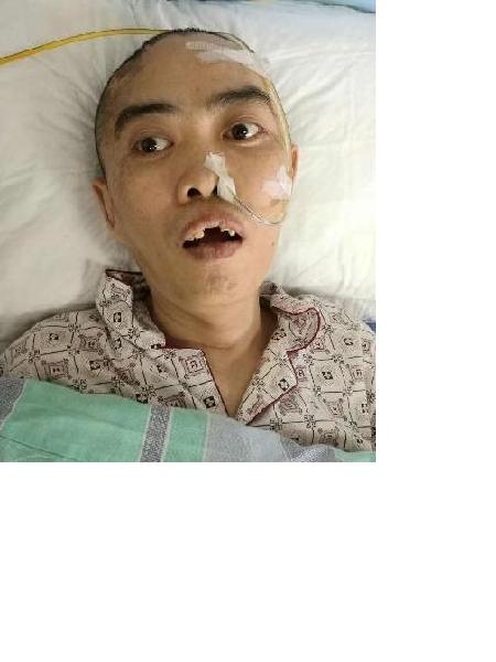 流浪人员周晓刚照片，让爱回家