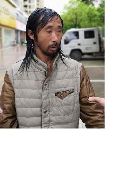 流浪人员肖义飞照片，让爱回家