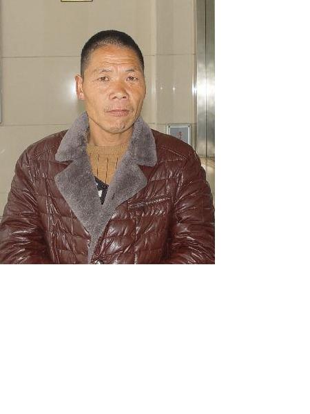 流浪人员王小荣照片，让爱回家