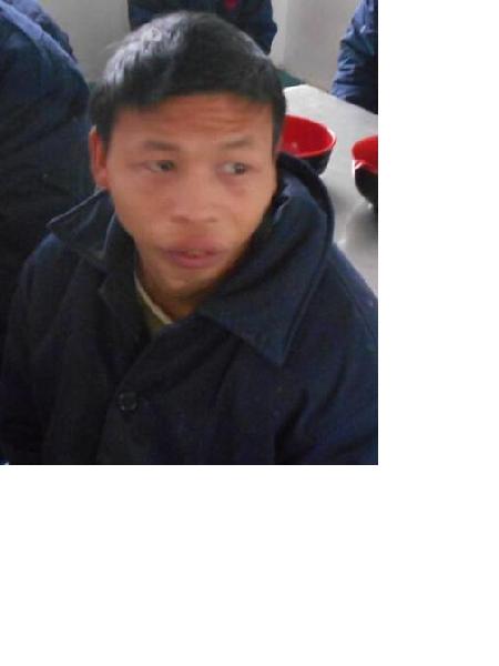 流浪人员车站男照片，让爱回家