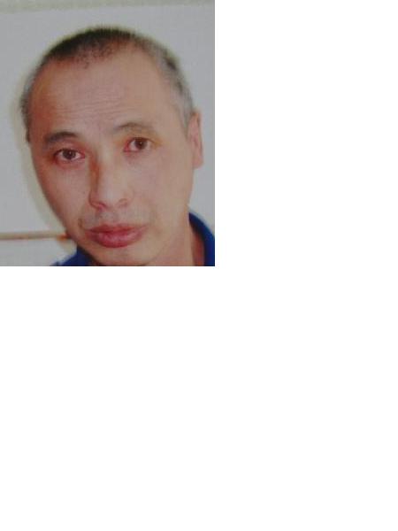 流浪人员门洞男照片，让爱回家