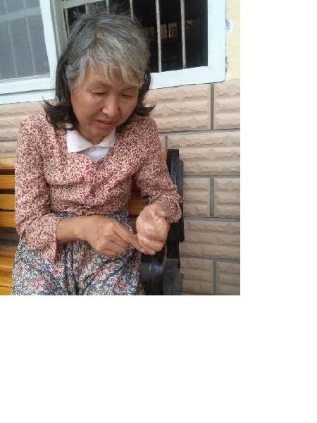 流浪人员无名女照片，让爱回家