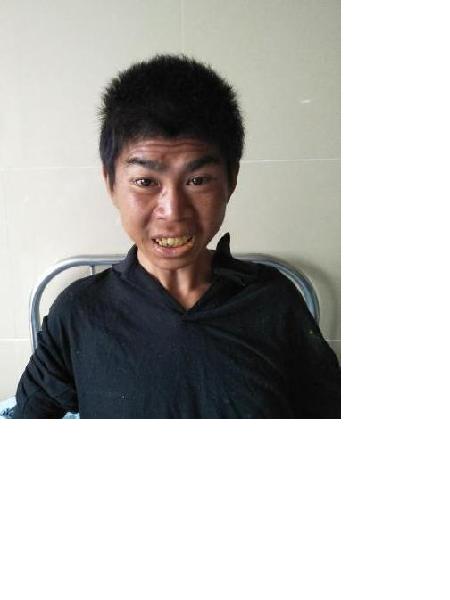 流浪人员警男180422照片，让爱回家