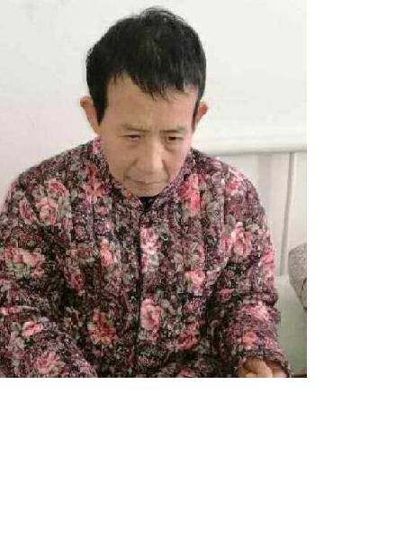 流浪人员建英（音译）照片，让爱回家