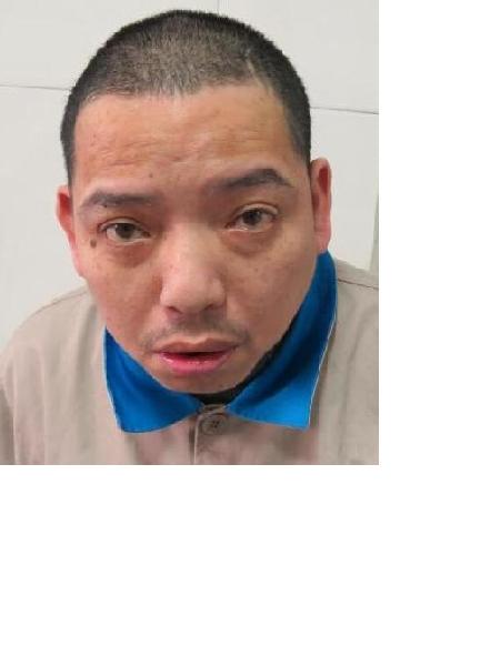 流浪人员阿强照片，让爱回家