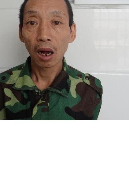 流浪人员国秋枫照片，让爱回家