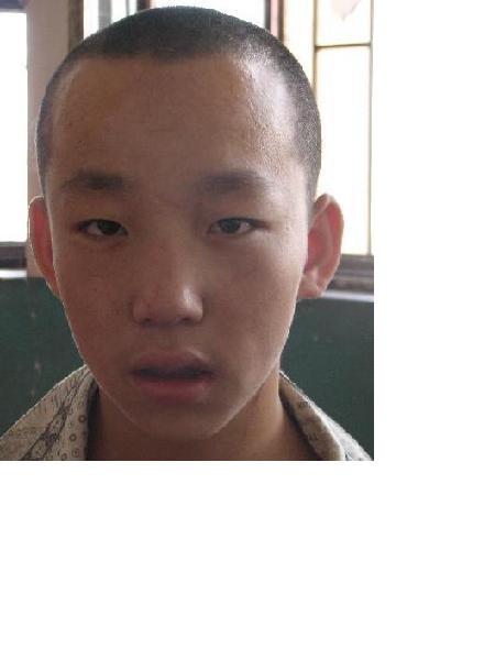 流浪人员无名男孩照片，让爱回家