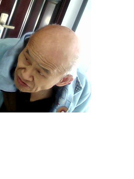 流浪人员施新城（站取名）照片，让爱回家