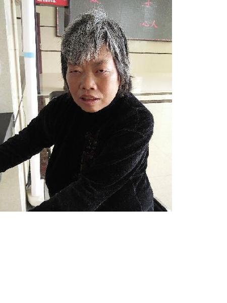 流浪人员无名女照片，让爱回家