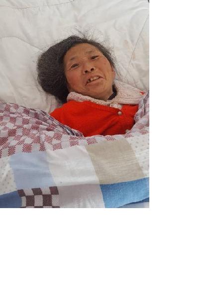 流浪人员无名女照片，让爱回家