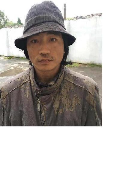 流浪人员张文宝照片，让爱回家