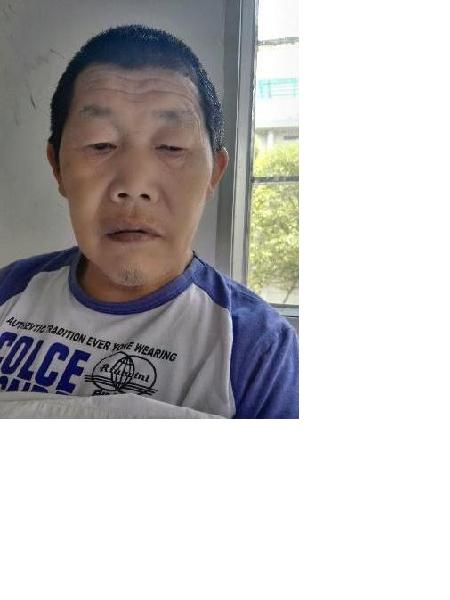 流浪人员救大傻照片，让爱回家