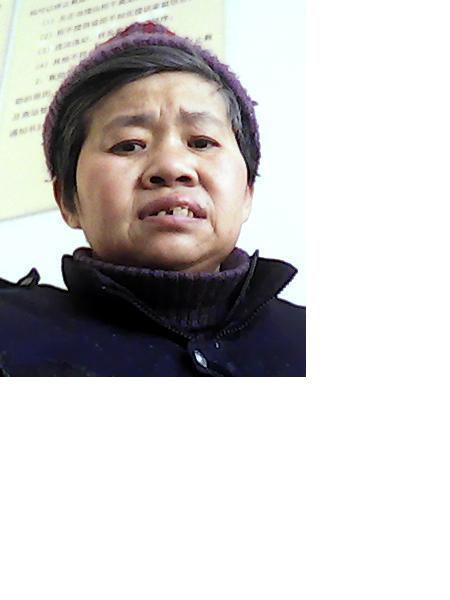 流浪人员方素荣照片，让爱回家