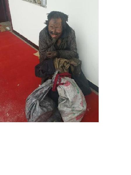 流浪人员王二娃照片，让爱回家