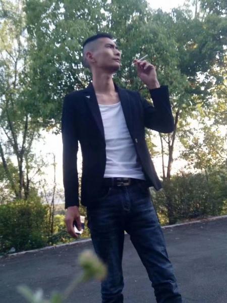 失踪人员贺超照片，让爱回家