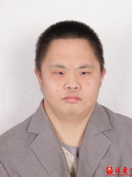 流浪人员朱志沙（音译）照片，让爱回家
