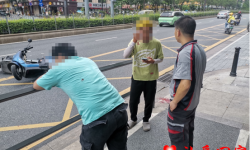 爱心无限！让爱回家坂田分部志愿者乐于助人帮助受伤驾驶员，不忘初心