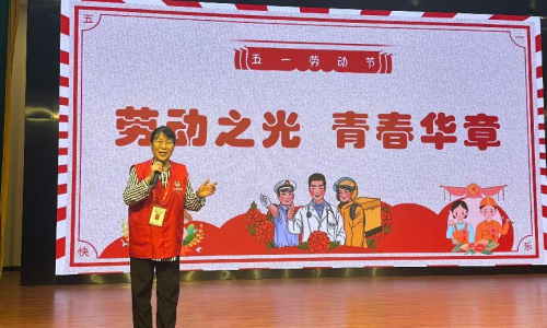 南昌市让爱回家志愿者协会敬老部肖莉芬部长以劳动精神与工匠精神为题开展宣讲 