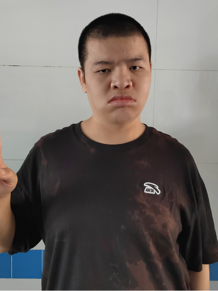失踪人员卢哲伟照片，让爱回家