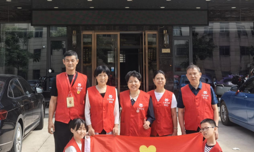 温圳市场监督管理局温圳分局联合进贤县让爱回家志愿者协会共同开展的“你点我检”食品安全宣传活动