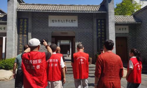 南昌市让爱回家志愿者协会赴进贤文港镇开展爱国主义教育活动