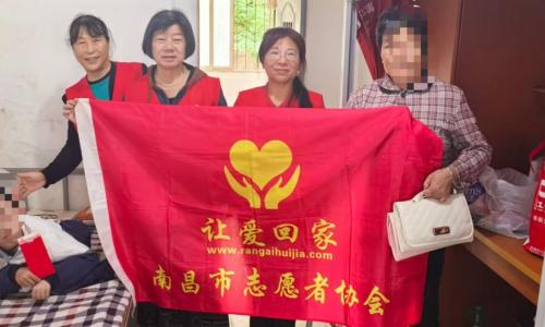 爱心助学暖校园!南昌志愿者协会为江西农大学子送上秋季助学款