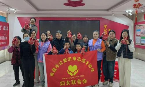 邻里聚暖  感恩同行——南昌市让爱回家志愿者协会妇联会携手兰宫路社区成功举办手工葫芦制作活动