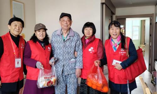 情暖元旦 爱伴夕阳——南昌市让爱回家志愿者协会走进优年养老院送欢乐