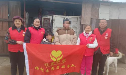 冬日送温暖 温情暖人心 ——让爱回家樟树市志愿者服务队元旦慰问困难家庭