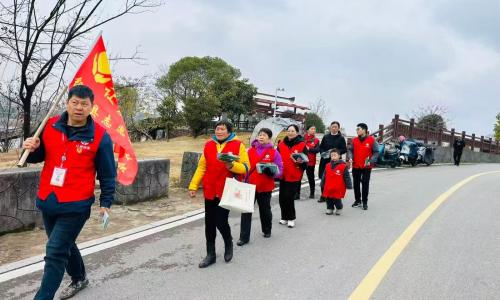铅山县让爱回家志愿者协会：志愿红守护生态绿 林业宣传走进辛弃疾公园
