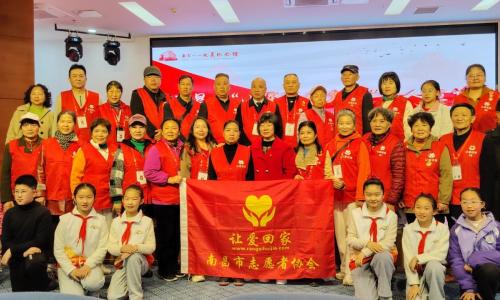 讲述好人故事 传递榜样力量——南昌市让爱回家志愿者协会伍学花事迹宣讲在南昌八一馆温情上演