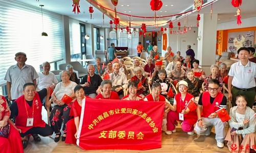 情暖优年养老院 爱心送温情——南昌市让爱回家志愿者协会开展公益文艺汇演活动